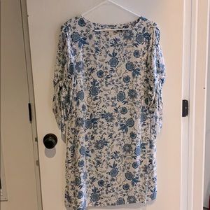 Open sleeve dress